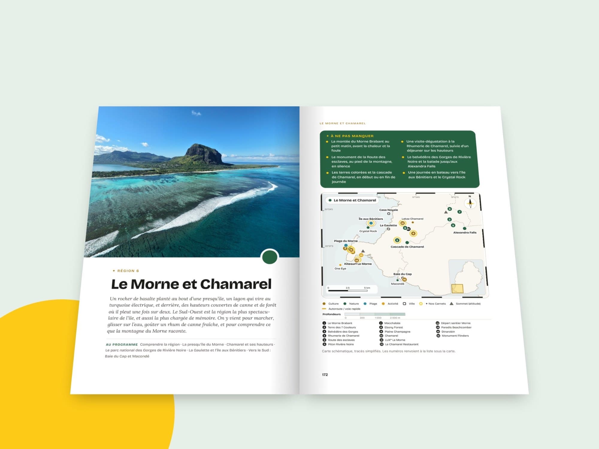 Double page « Le Morne et Chamarel » : photo du Morne et carte de la région avec relief et sites numérotés