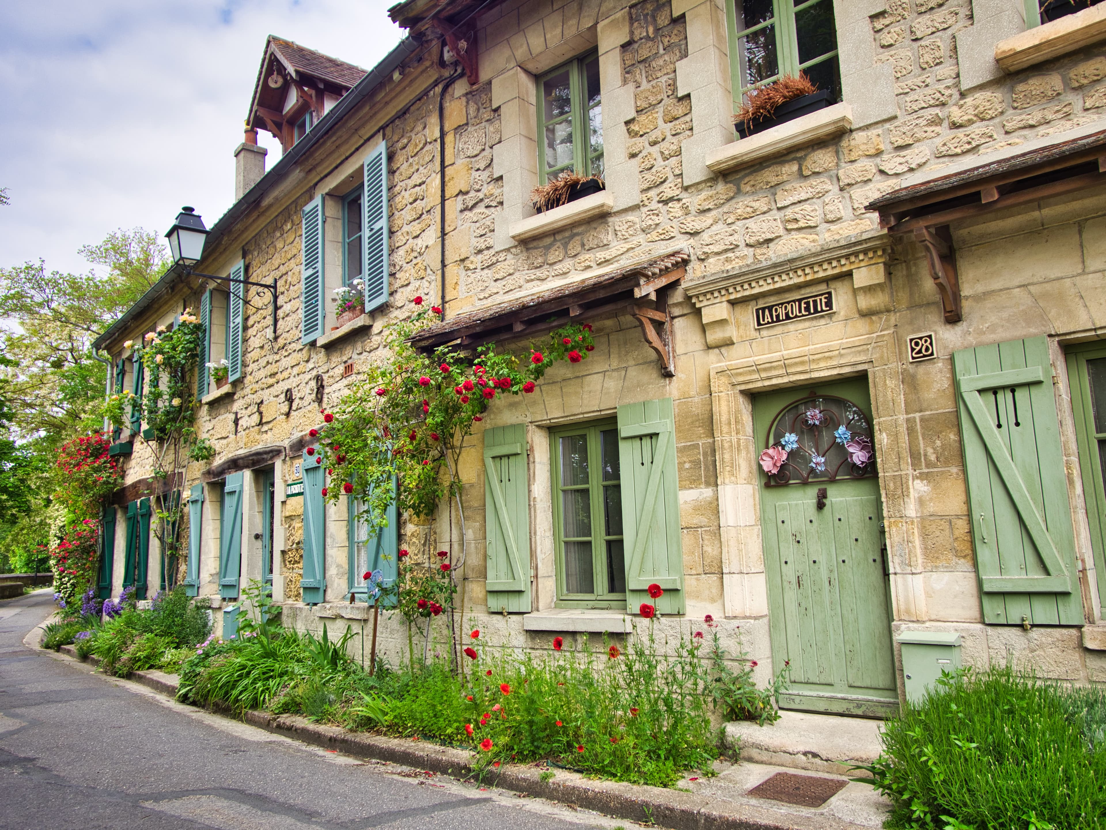 Église d'Auvers-sur-Oise au lever du soleil