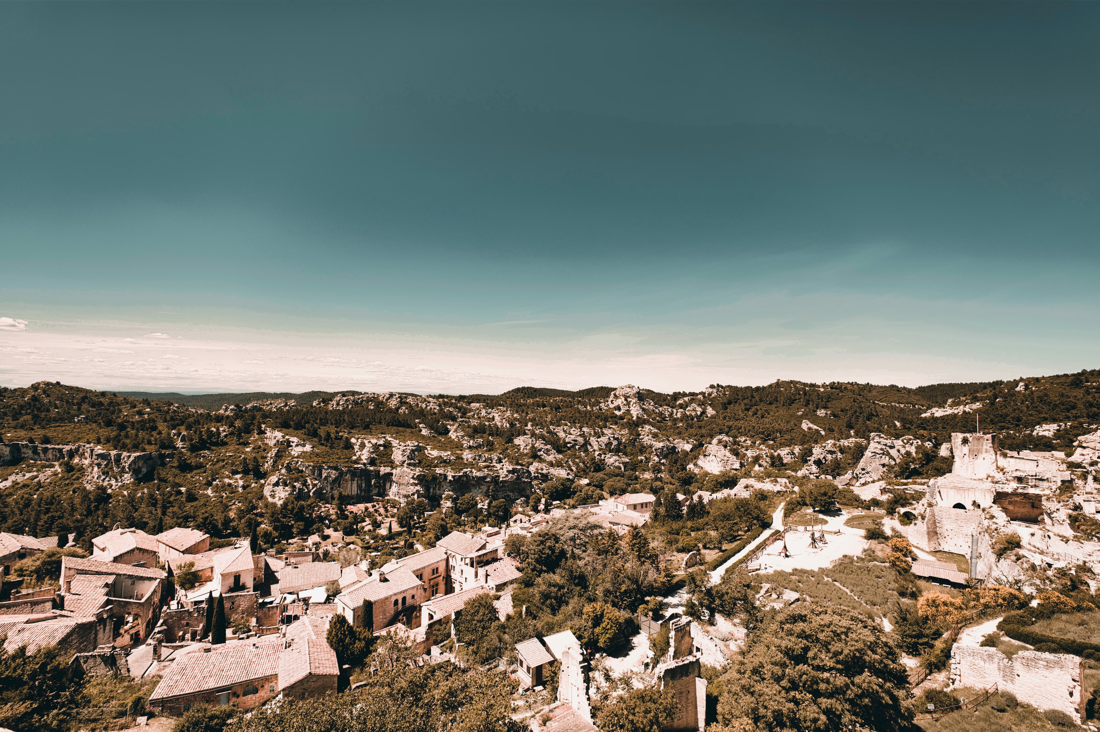 Vue du village des Beaux de Provence