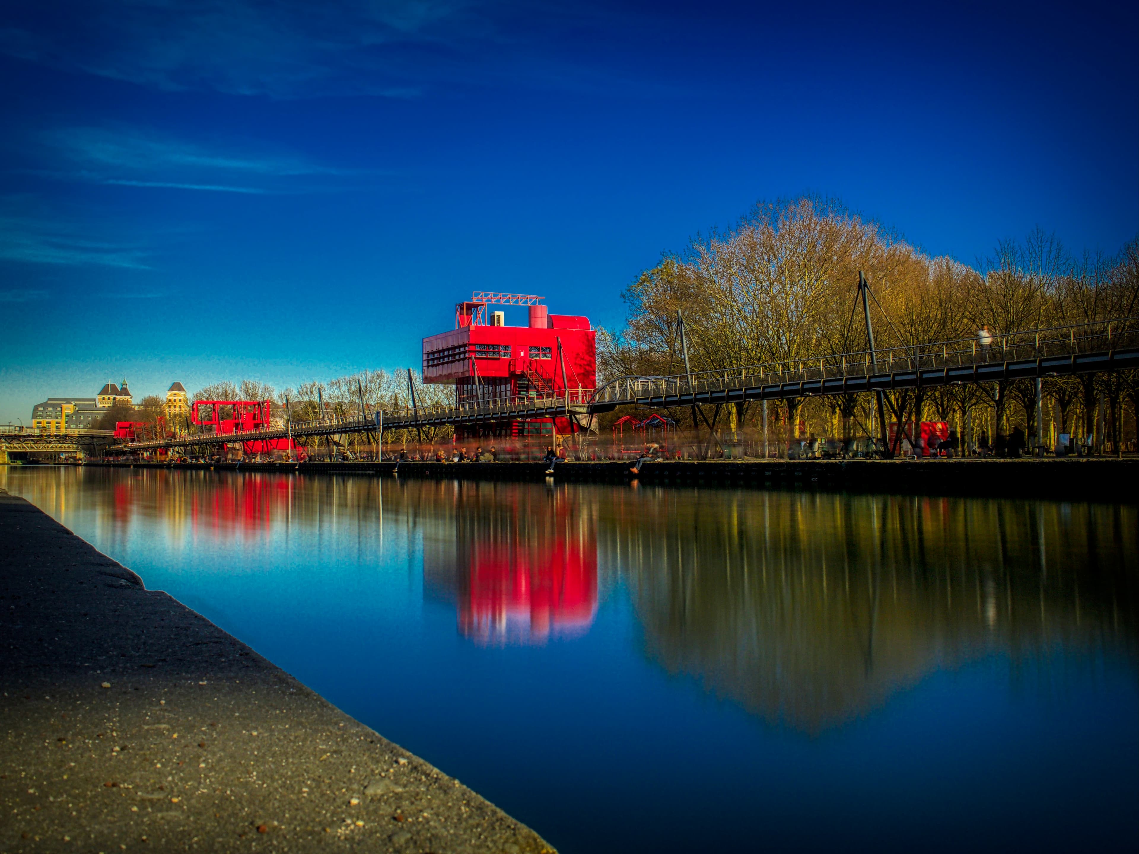 Folies rouges de Bernard Tschumi au Parc de la Villette