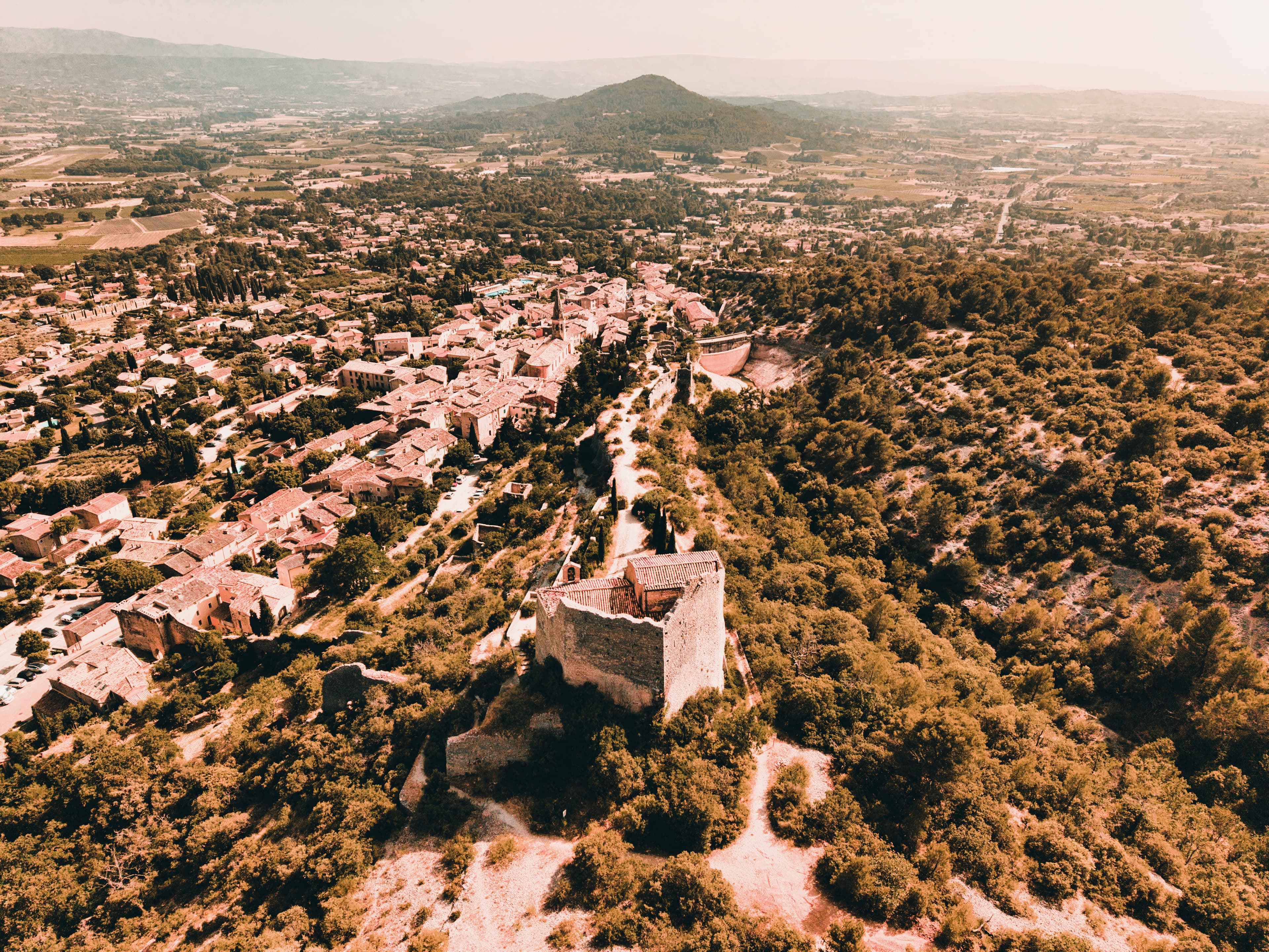 Château médiéval de Saint-Saturnin-lès-Apt et plateau d'Albion
